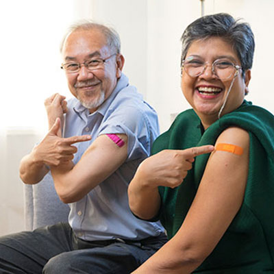 couple pointing to upper arm